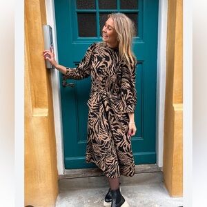 EUC ICHI ihsirikke dress. Size 36. Animal print, lightweight crinkle cotton